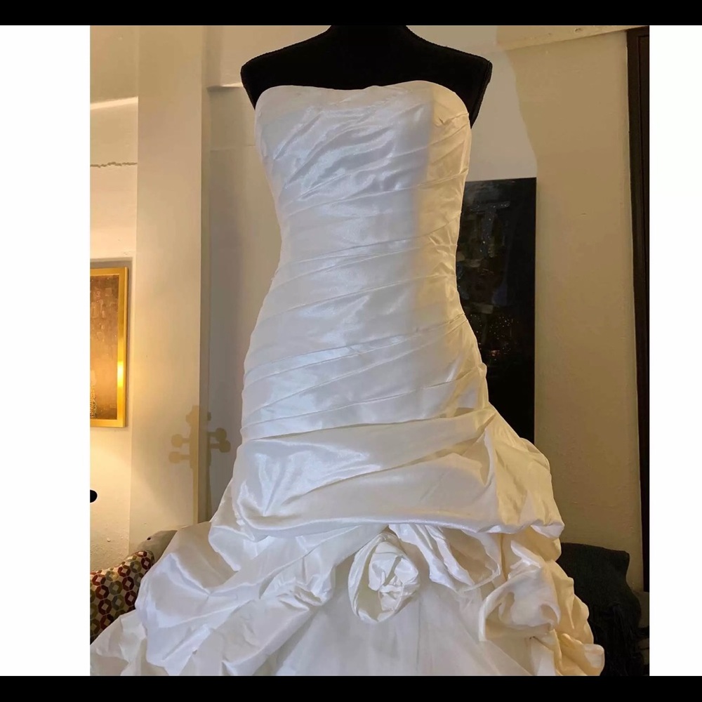 NWT Bridal Couture Dress! Sex & the city esque! - Picture 3 of 7